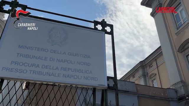 Napoli, rapina in banca con sequestro di persona: le immagini