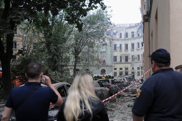 Украйна съобщи за един убит при руска атака с дронове срещу Лвов