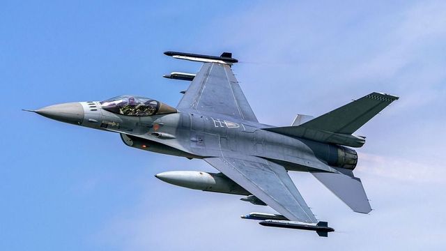 Hollandia további hat F-16-os vadászgépet küld Ukrajnának