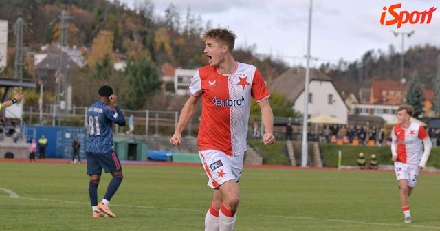 ONLINE: Slavia U19 - Arsenal U19 3:1. Soupeř trestá chybu v rozehrávce a snižuje