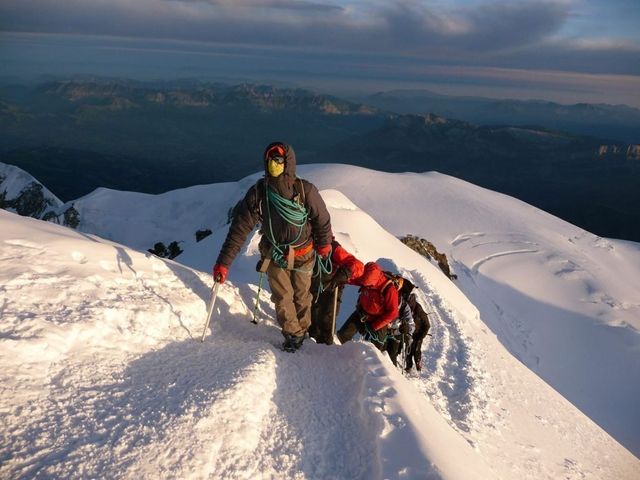 Cei patru alpiniști rămași blocați pe Mont Blanc din cauza vremii rele au fost găsiți morți