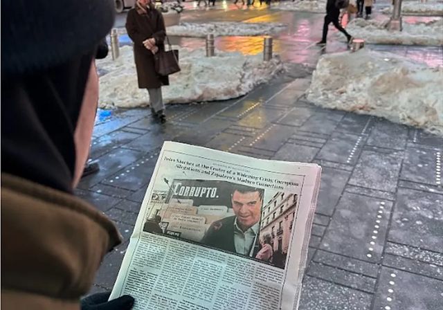 Hazte Oír compra una página en el periódico gratuito de mayor tirada de Nueva York para denunciar la «corrupción» de Sánchez