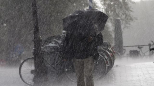 Meteorologii anunță Cod galben de ploi puternice și furtuni cu descărcări electrice