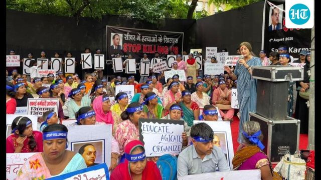 Sanitation workers hold protest at Jantar Mantar