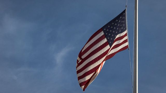 Merényletkísérlet Donald Trump ellen, menekíteni kellett az amerikai elnököt