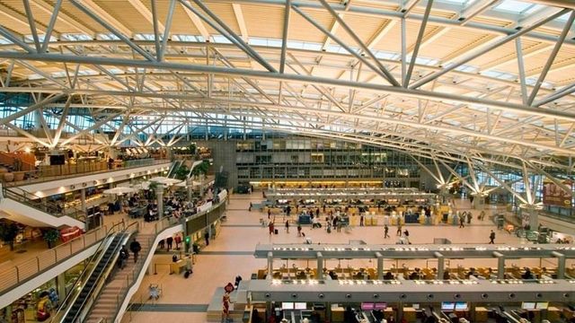 El aeropuerto alemán de Hamburgo reinicia las operaciones tras la amenaza de atentado