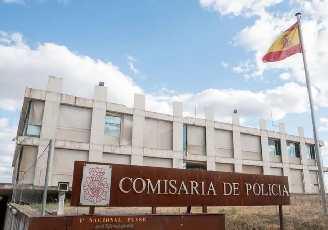 La Policía Nacional detiene a un hombre por simular una estafa en su cuenta bancaria