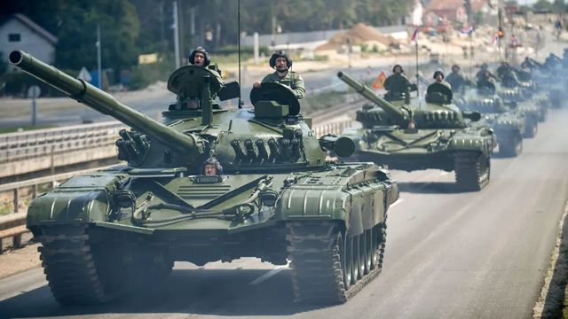 Sute de adolescenți se prezintă la datorie în timp ce Croația reinstituie serviciul militar obligatoriu