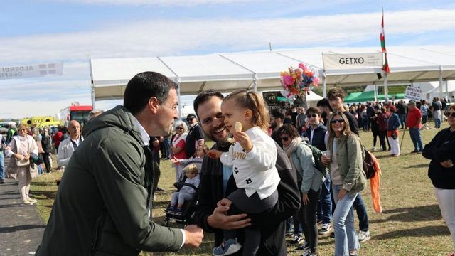 Foronda, la campa de los abrazos en el Alderdi Eguna