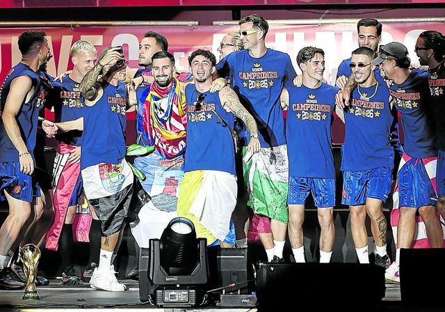 España se une en una fiesta Mundial con los campeones