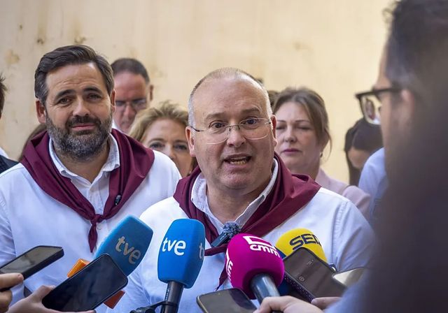 Tellado vaticina que desde el PSOE «repetirán como cotorras que Begoña Gómez tiene derecho a trabajar» tras su juicio