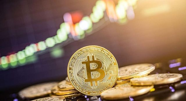 El bitcoin pulveriza su récord de alzas al superar los 100.000 dólares por unidad tras la victoria de Trump