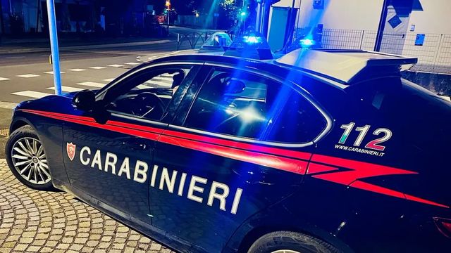 Pugni e coltellate alla compagna, arrestato a Roma per tentato omicidio