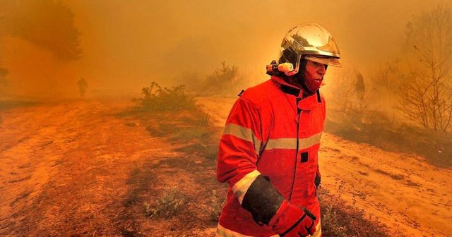 Požár na jihozápadě Francie se nerozšířil, hasiči u Madridu bojují s ničivými požáry