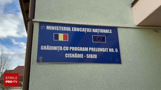 Un copil a fost încuiat în debara de o educatoare, la o grădiniță din Cisnădie. Părinții au sesizat poliția