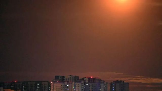 Ucraina, Mosca attacca con un missile balistico e 111 droni