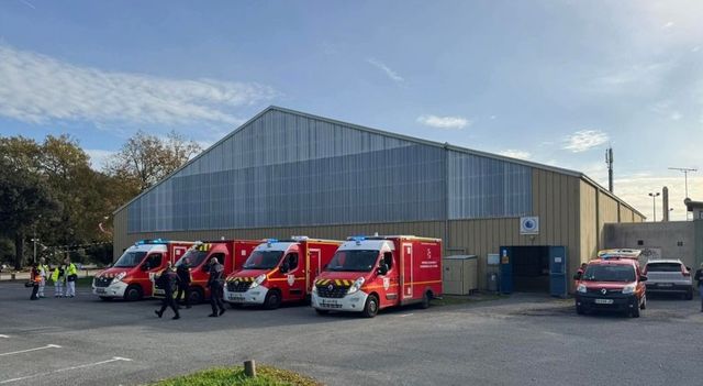 Francia, grida Allahu Akbar e investe diverse persone