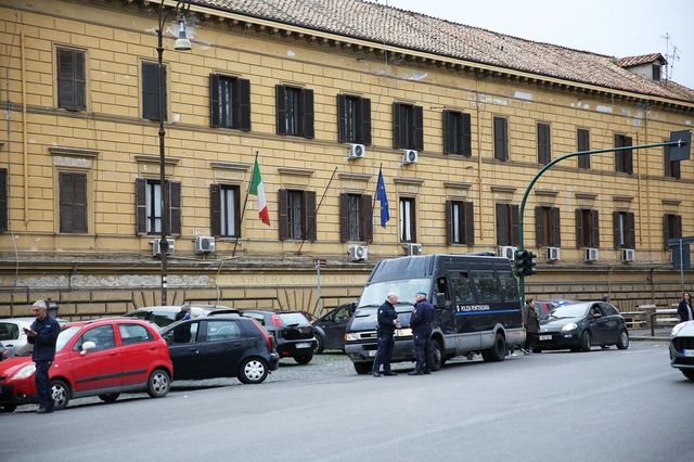 Bambina di 8 anni violentata dal vicino di casa: arrestato un 40enne