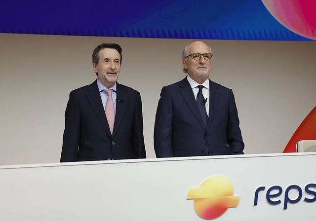 Repsol invierte más de 1.500 millones para blindar el suministro de queroseno en España este verano