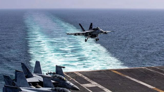 USA útočily na ostrov Charg, ropná zařízení ale nezničily. Začnou eskortovat lodě průlivem