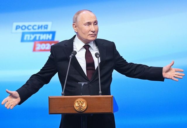 “Putin este o insectă care se hrănește cu sânge.” Reacția echipei lui Navalnîi după ce Putin i-a rostit numele pentru prima dată în 11 ani