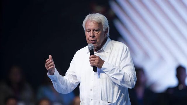 Felipe González cree que los diputados del PSOE no podrán defender el concierto catalán en sus comunidades