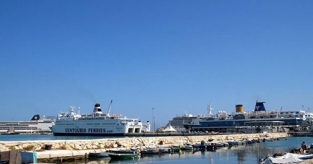 Tre missili da guerra nascosti nel furgone, arrestato un cittadino francese a Bari