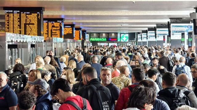 Guasto treni, sospeso contratto con azienda coinvolta