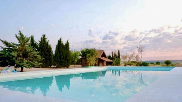 Una niña de 2 años muere ahogada en una piscina de un complejo rural en Cuenca