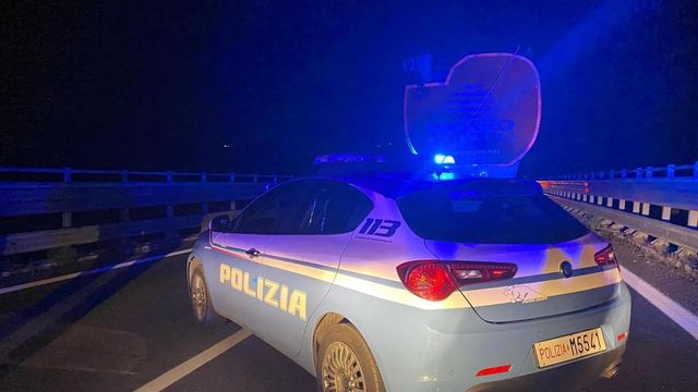 Trovato morto in strada, ucciso da coltellate a Milano