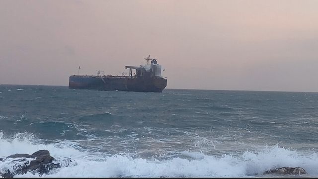 Кабинетът в оставка блокира изтреглянето на танкера край Ахтопол