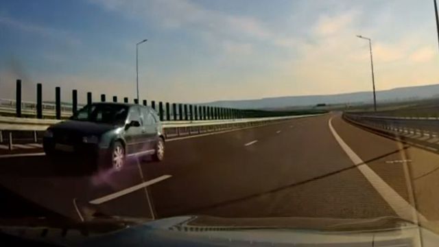 Un bătrân de 75 de ani a mers 20 de kilometri cu mașina pe contrasens pe Autostrada Moldovei