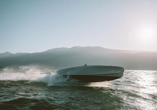 Porsche navega las olas con la tecnología del Macan Turbo