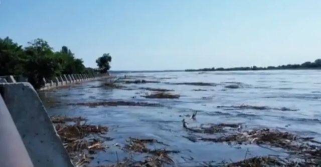 Všechno je ponořené ve vodě, Kachovská přehrada zaplavila přes tisíc domů
